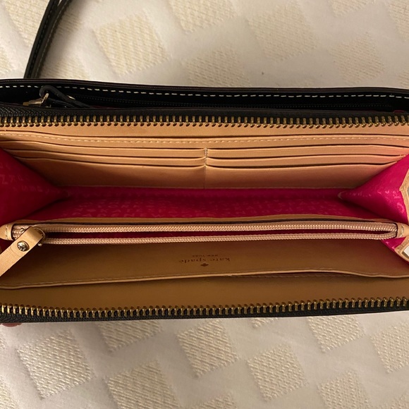 Black Kate Spade wristlet - Picture 4 of 4